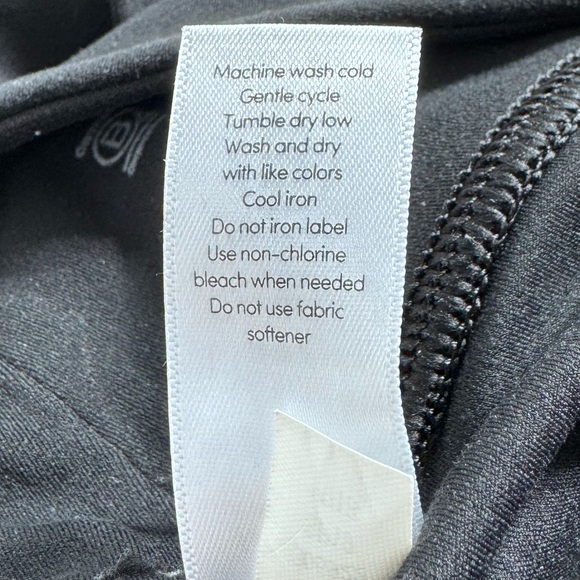 Athleta Elation Biker Shorts - Picture 3 of 5